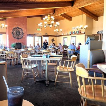 Sloan's - Interior of restaurant. The kitchen is located just off the entrance. I would recommend sitting in the rear of the restaurant, as pictured - Breakfast & Brunch Near Me - Indio, California
