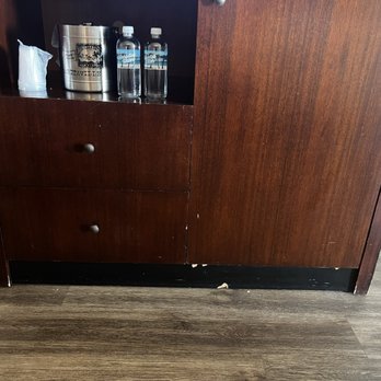 Tan-Tar-A Estates - TV console in disrepair did - Hotels Near Me - Osage Beach, Missouri