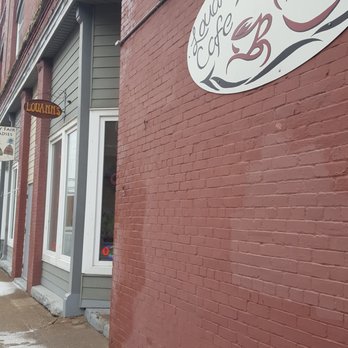 Louann's Cafe - a sidewalk in front of a building - Cafes Near Me - Sydney, Nova Scotia
