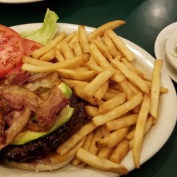 Jack Daniels Deluxe Burger, with Avacado and bacon, extra onions Jack Daniels Deluxe Burger, with Avacado and bacon, extra onions