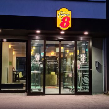 Super 8 - Front - Hotels Near Me - Freiburg im Breisgau, BW