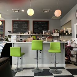 Taylor Made Cafe - The clear view from my seat to the counter. The fabulous salad.