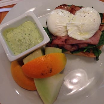 Bruce & Son - Eggs Benedict - American Near Me - Greenport, New York