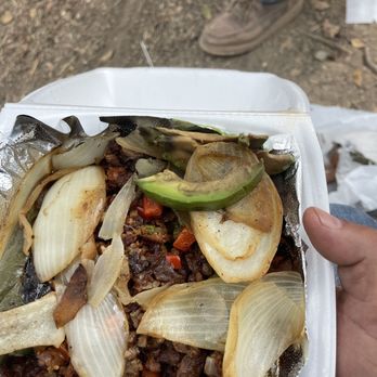 Tacos Ameca 2 - Muy mal servicio un alambre sin tortillas una quesadilla toda quemada y el aguacate echado a perder  y cobran aparte por todo extra. - Tacos Near Me - Gilroy, California