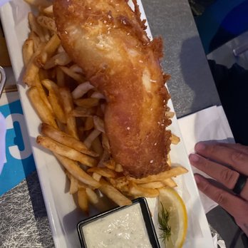 Dave & Buster's Ala Moana - fish ans Beer-Battered Fish & Chips - Arcades Near Me - Honolulu, Hawaii