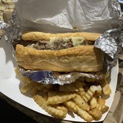 Hienie's Shrimp House - Dry...dry Italian beef they forgot my hot peppers and did not dip