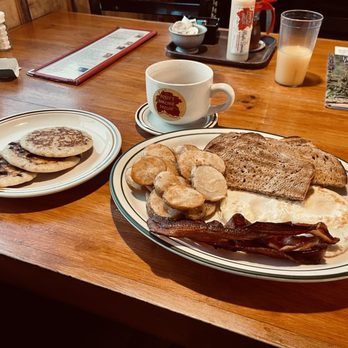 Polly's Pancake Parlor - Breakfast is served - Breakfast & Brunch Near Me - Sugar Hill, New Hampshire Polly's Pancake Parlor - Breakfast is served - Breakfast & Brunch Near Me - Sugar Hill, New Hampshire
