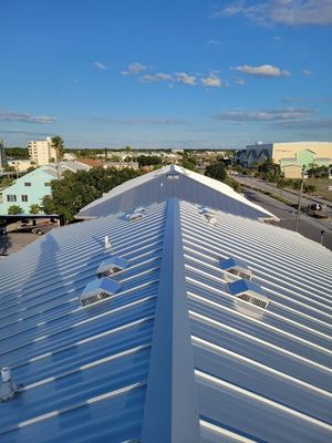 SolyMar Roofing Logo