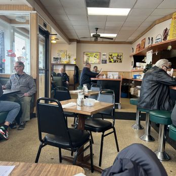 Yellow Rose Cafe - Dining area - Diners Near Me - Chicago, Illinois