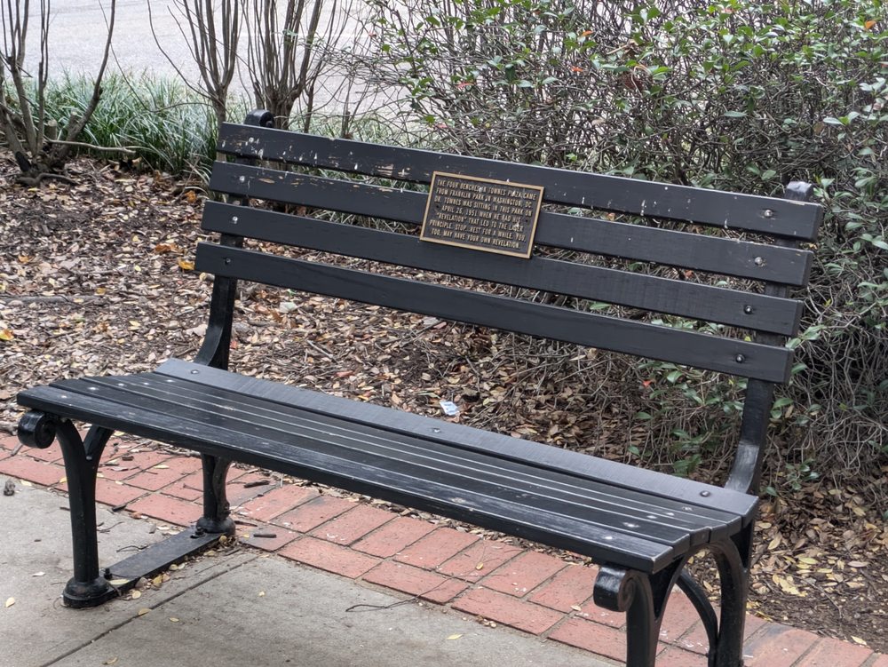 Townes Plaza Logo