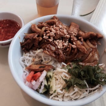 Lam's Garden - Stir fried chicken Bun with dipping sauce - Vietnamese Near Me - Hilo, Hawaii Lam's Garden - Stir fried chicken Bun with dipping sauce - Vietnamese Near Me - Hilo, Hawaii