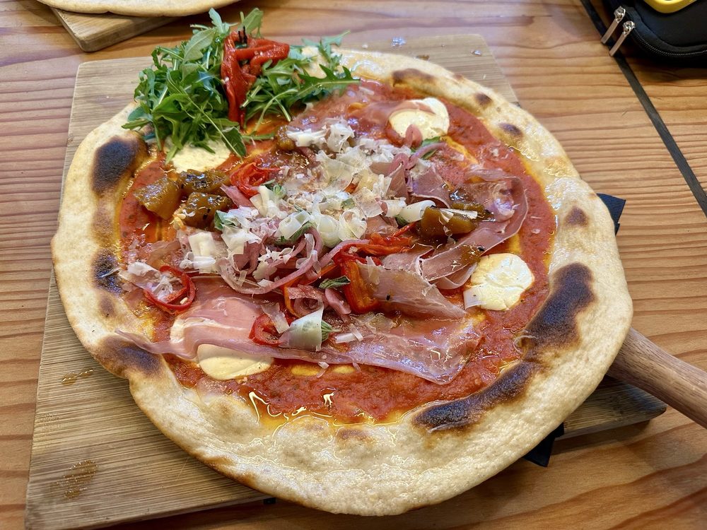 NEIGHBOURHOOD - Organic Pizza & Cocktails