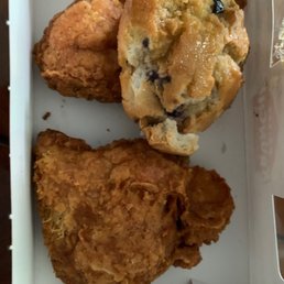 Two piece dark fried chicken with blueberry biscuit Two piece dark fried chicken with blueberry biscuit