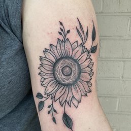Sunflower Tattoo with geometric center! Sunflower Tattoo with geometric center!
