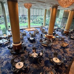 Makati Shangri-La - Lobby dining and entertainment