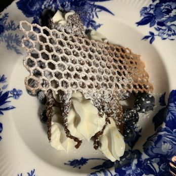 Momento Restaurant - Cannoli - Italian Near Me - Stroudsburg, Pennsylvania