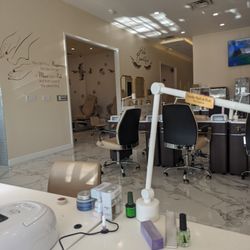 Lucky Nails Spa - Tons of working stations and pedicure chairs -- great for large groups!