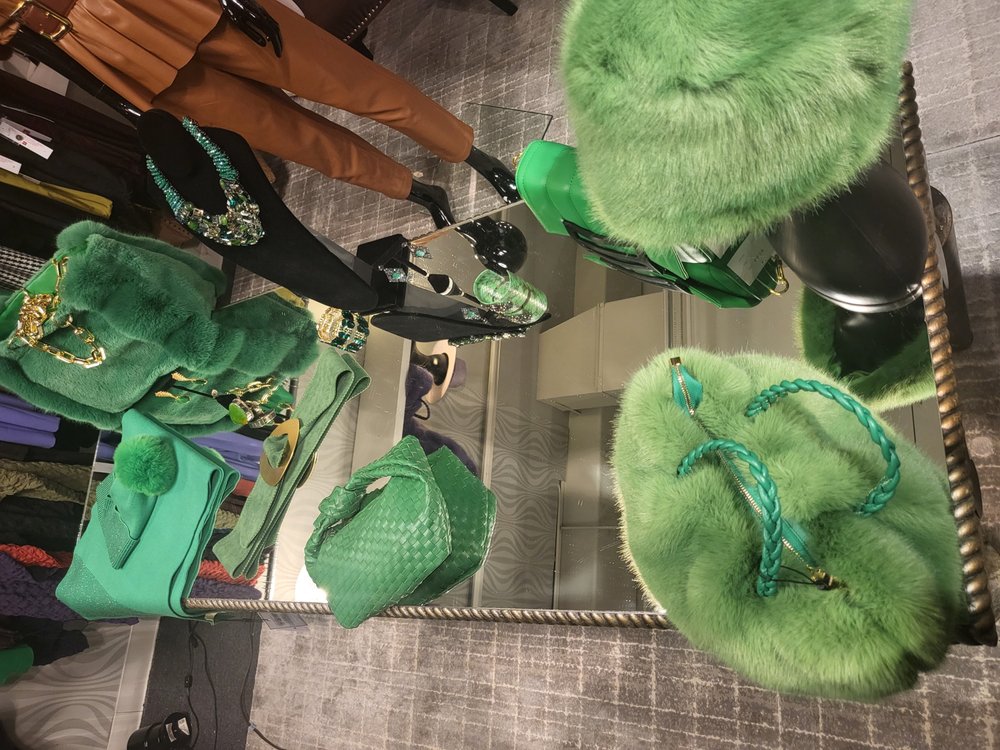 ACCESSORIZE CHICAGO Updated August 2024 10 Reviews 711 N State St