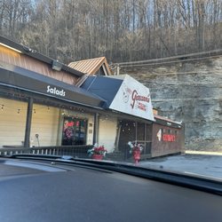Giovanni's Pizza - Front of Giovannis