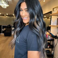 Danie Bueno Beauty - Peek a boo pieces and deep condition with @daniebuenobeauty 8084859220 located in studio 910