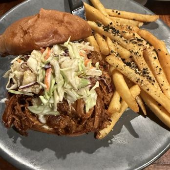 Aloha Mixed Plate - Kalua Pig Sandwich - Hawaiian Near Me - Lahaina, Hawaii