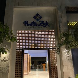 Punta Zuk - Front entrance