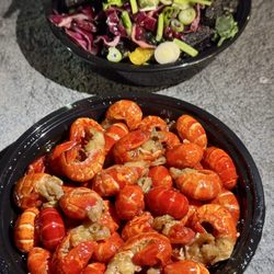Kissena Night Market 法拉盛夜市 - Marinated crawfish (front), stinky tofu (back)