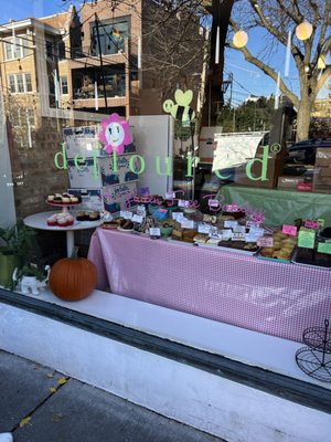 defloured: A Gluten Free Bakery by null