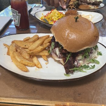 Linn's Restaurant - Olallieberry burger - American Near Me - Cambria, California
