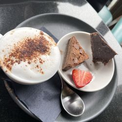 Pizza Express - Kids bambinocinno and brownie