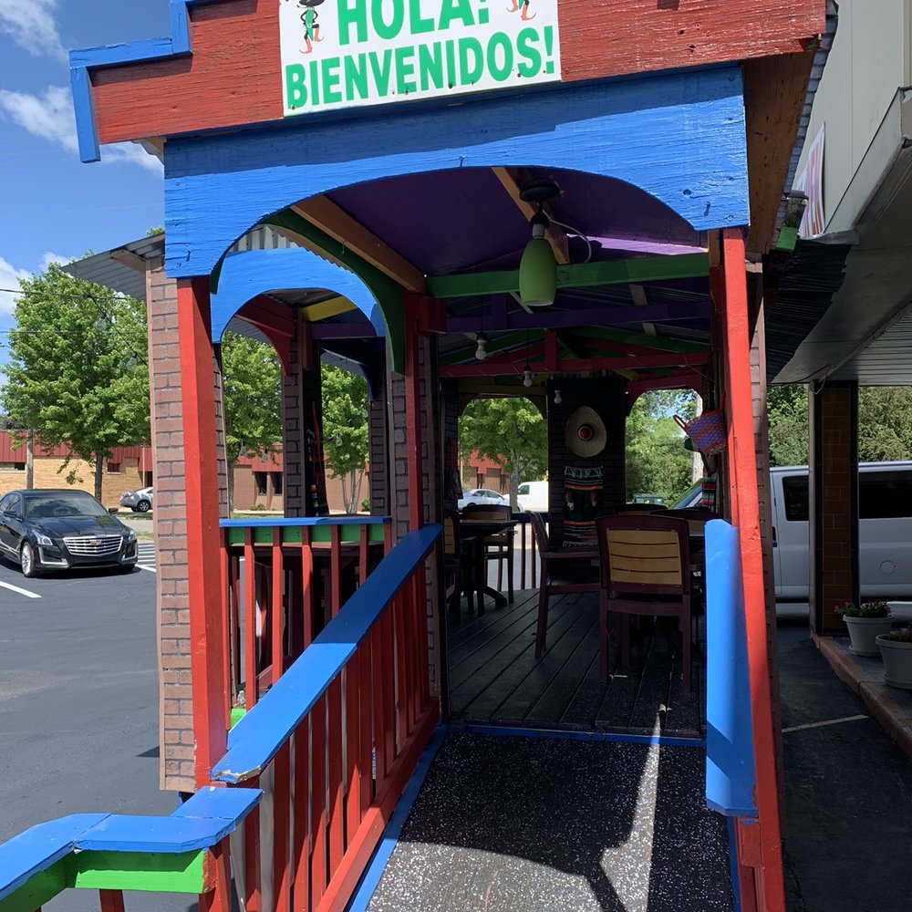El Carambas - Patio seating - Mexican Near Me - Rochester, Minnesota El Carambas - Patio seating - Mexican Near Me - Rochester, Minnesota