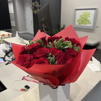 A Taste of Katz's - This artesian flower arrangement is as beautiful as I feel for KatzS food - Delis Near Me - Brooklyn, New York