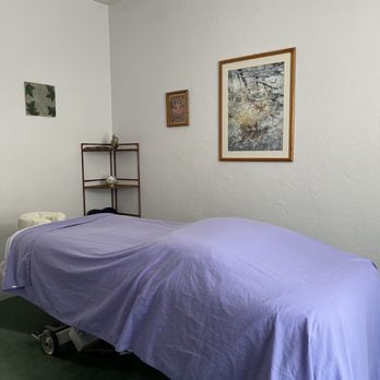 Wendy Smith CMT - Treatment room - Acupuncture Near Me - Petaluma, California