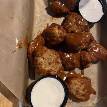 Buffalo Wild Wings - Chicken wings - Sports Bars Near Me - Frankfort, Illinois Buffalo Wild Wings - Chicken wings - Sports Bars Near Me - Frankfort, Illinois