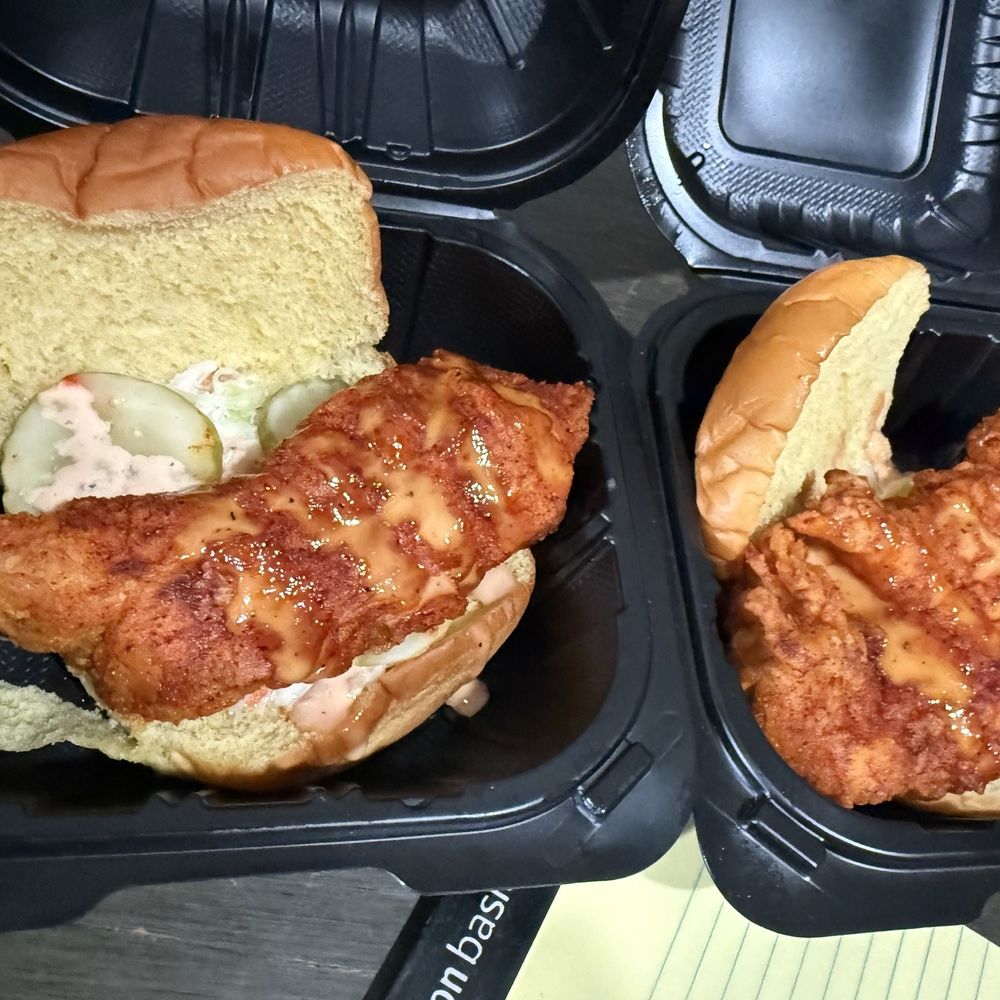 B's Hot Chicken - Chicken sandwich - medium spice - Fast Food Near Me - Kent, Washington B's Hot Chicken - Chicken sandwich - medium spice - Fast Food Near Me - Kent, Washington