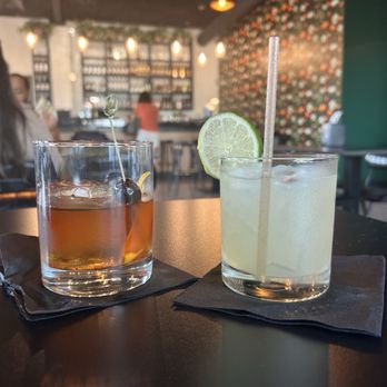 Halls On 5th - Hall's Old Fashion & Stone Crush Margarita - Bars Near Me - Apopka, Florida