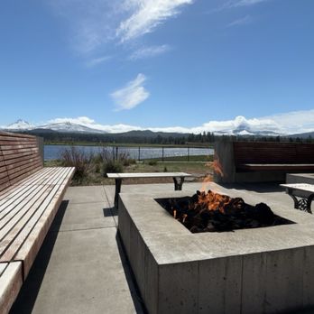 Lakeside Bistro - Outside patio area - Pizza Near Me - Sisters, Oregon Lakeside Bistro - Outside patio area - Pizza Near Me - Sisters, Oregon