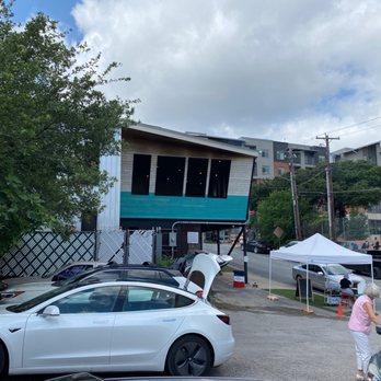 Franklin Barbecue - Curbside pickup is a great setup - Barbeque Near Me - Austin, Texas