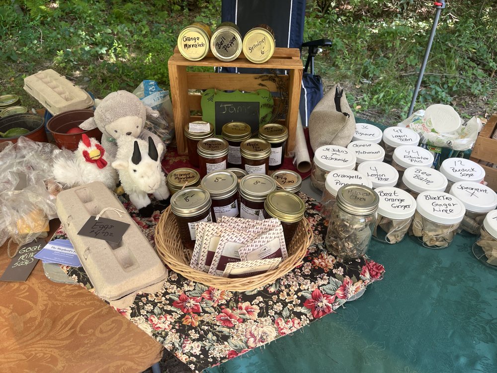 Hill Top Market Stand Logo