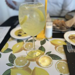 Limoncello spritz