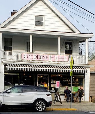Cocoluxe Fine Pastries by null