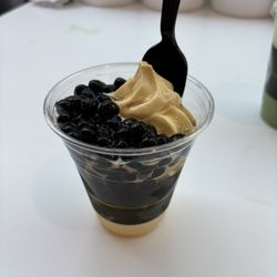 Matcha Cafe Maiko - Mango ice cream with boba