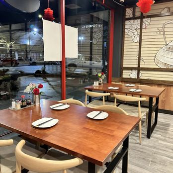Frying Lemon Fish - Entry & Window tables - Seafood Near Me - Everett, Washington