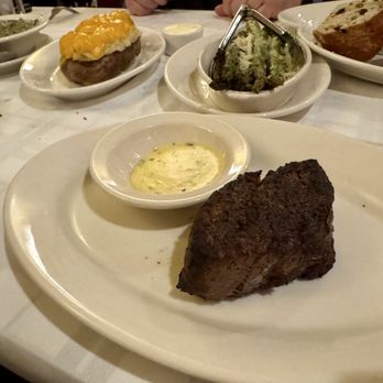 Gibsons Bar & Steakhouse - Filet Mignon (10 oz) - Steakhouses Near Me - Rosemont, Illinois Gibsons Bar & Steakhouse - Filet Mignon (10 oz) - Steakhouses Near Me - Rosemont, Illinois