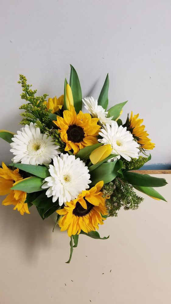 LOVE’S FLOWERS Updated May 2024 113 Photos 1504 Rte 9W, Marlboro, New York Florists