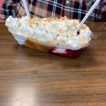Henrie's Drive-In - Banana split - American Near Me - Panguitch, Utah Henrie's Drive-In - Banana split - American Near Me - Panguitch, Utah