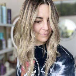 Hintz Of Color - Lived in blonde and shadow root