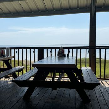 Hunt's Oyster Bar - Porch table - Seafood Near Me - Port St. Joe, Florida
