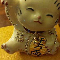 Sandwich Auction and Estate Services - Meinko  Neko lucky fortune cat I have two white & yellow the original price is $320 ea I haven't seen any online that have as much detail