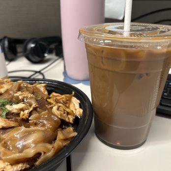 Huge Thai - Thai Near Me - Brooklyn, New York